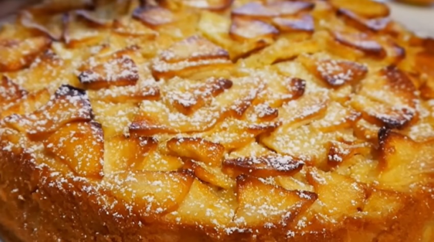 AUTUMN APPLE CAKE: A SIMPLE DESSERT THAT MELTS IN YOUR MOUTH